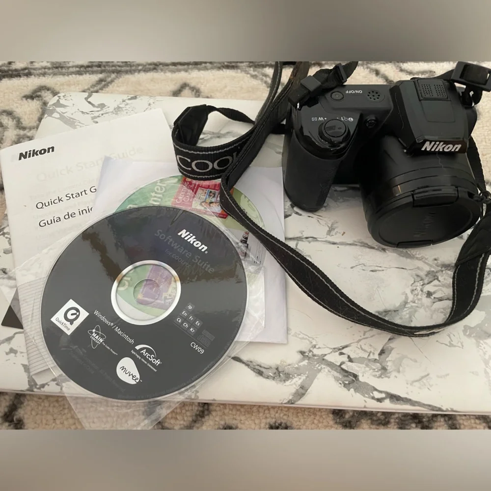 Nikon Coolpix L105 with case!